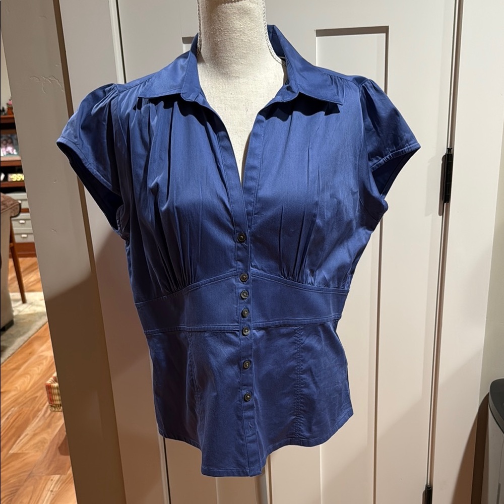 Banana Republic Women's Blue Button-Up Top